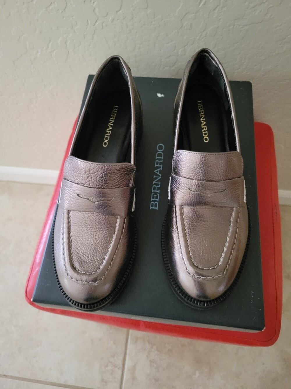 Bernardo loafers size 6M